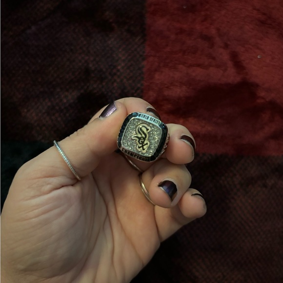 Chicago White Sox MLB Championship Ring - Picture 1 of 3